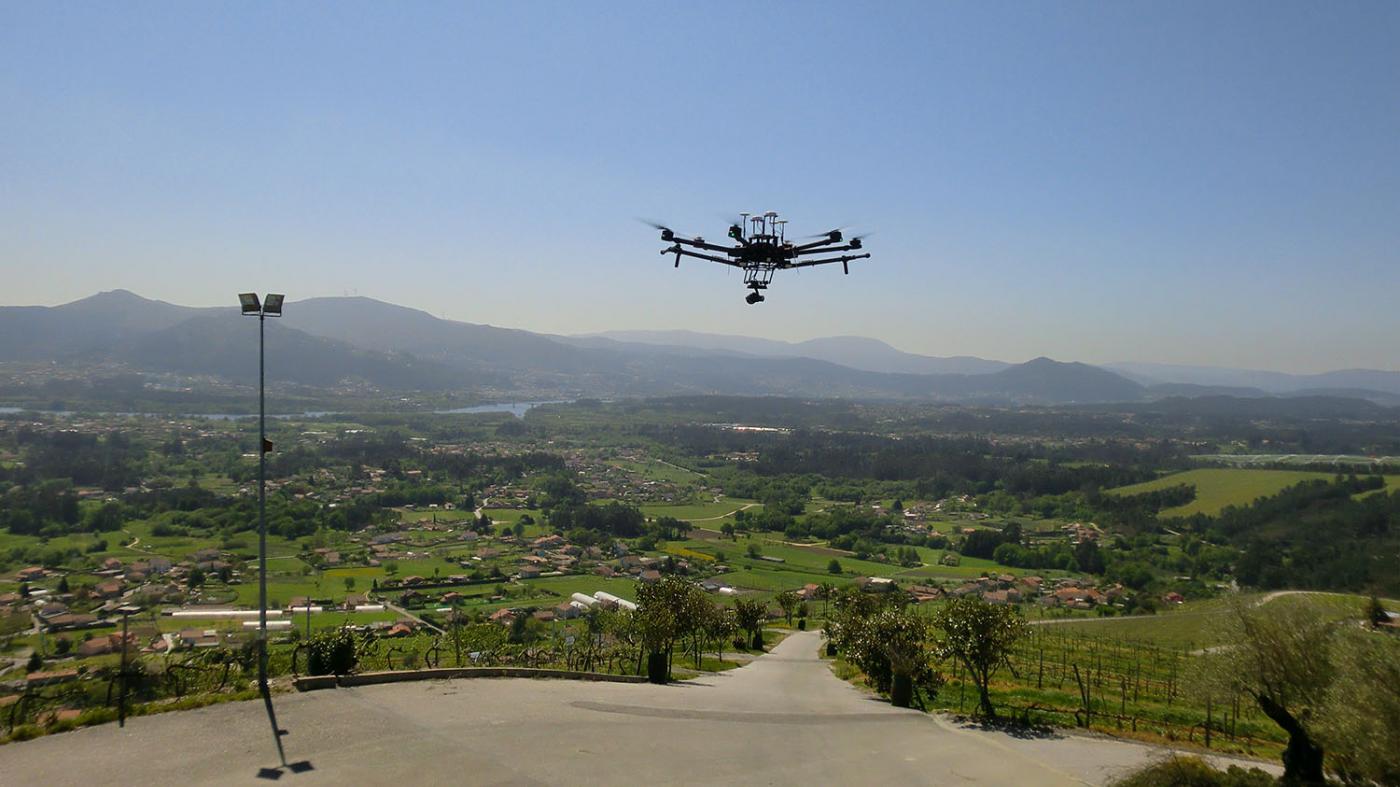 Vigo, primeira universidade española autorizada a realizar voos con drones en espazo aéreo controlado  