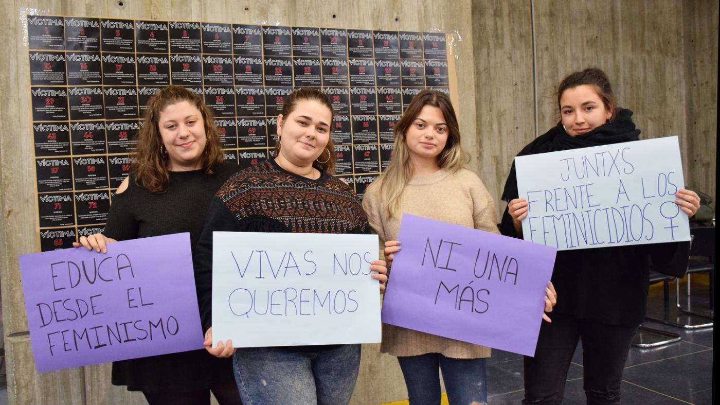 Alumnas de Educación Social realizan unha campaña de sensibilización contra a violencia de xénero
