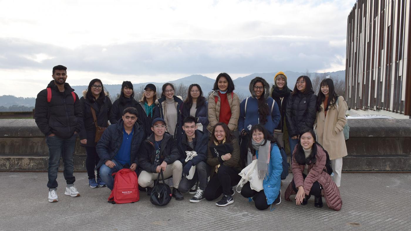 Unha vintena de estudantes asiáticos arrancan en Vigo  un curso intensivo de español