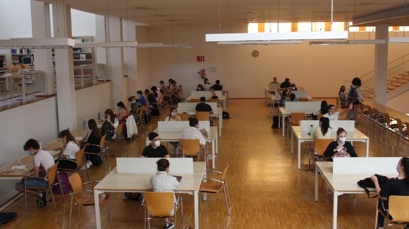 No campus de Ourense: “vimos facer os exames e o virus é secundario”