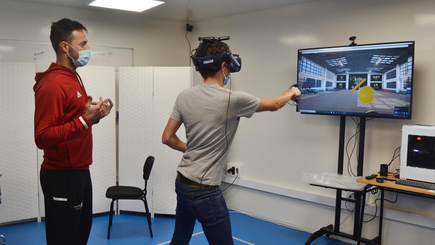 Un estudo busca coñecer se o uso da realidade virtual para facer exercicio altera os niveis de estrés