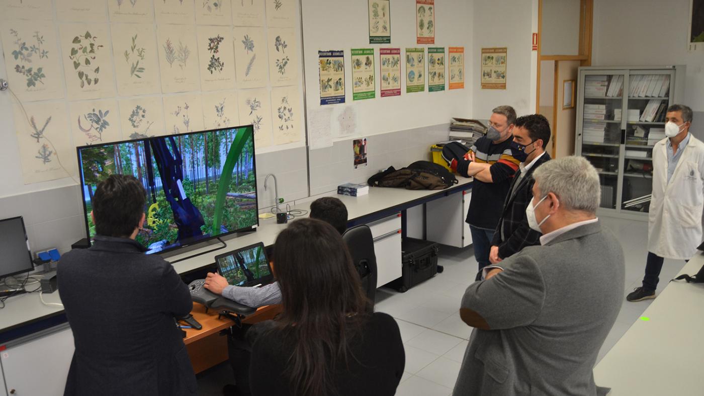  O alumnado da EE Forestal amplía a súa formación cun simulador cedido pola Xunta