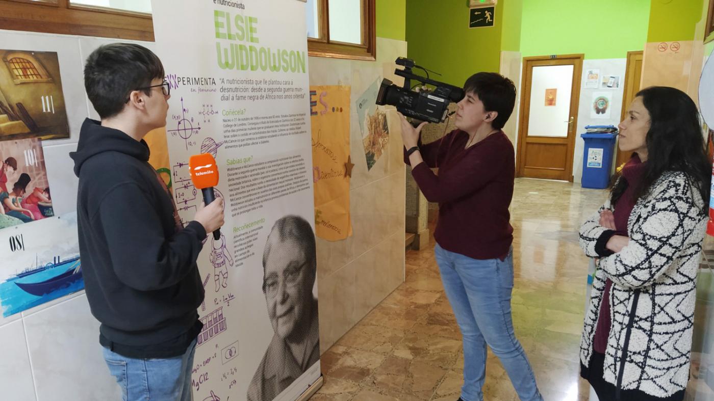 A exposición Exxperimenta en Feminino remata en O Carballiño o seu percorrido por institutos de Ourense e A Coruña  