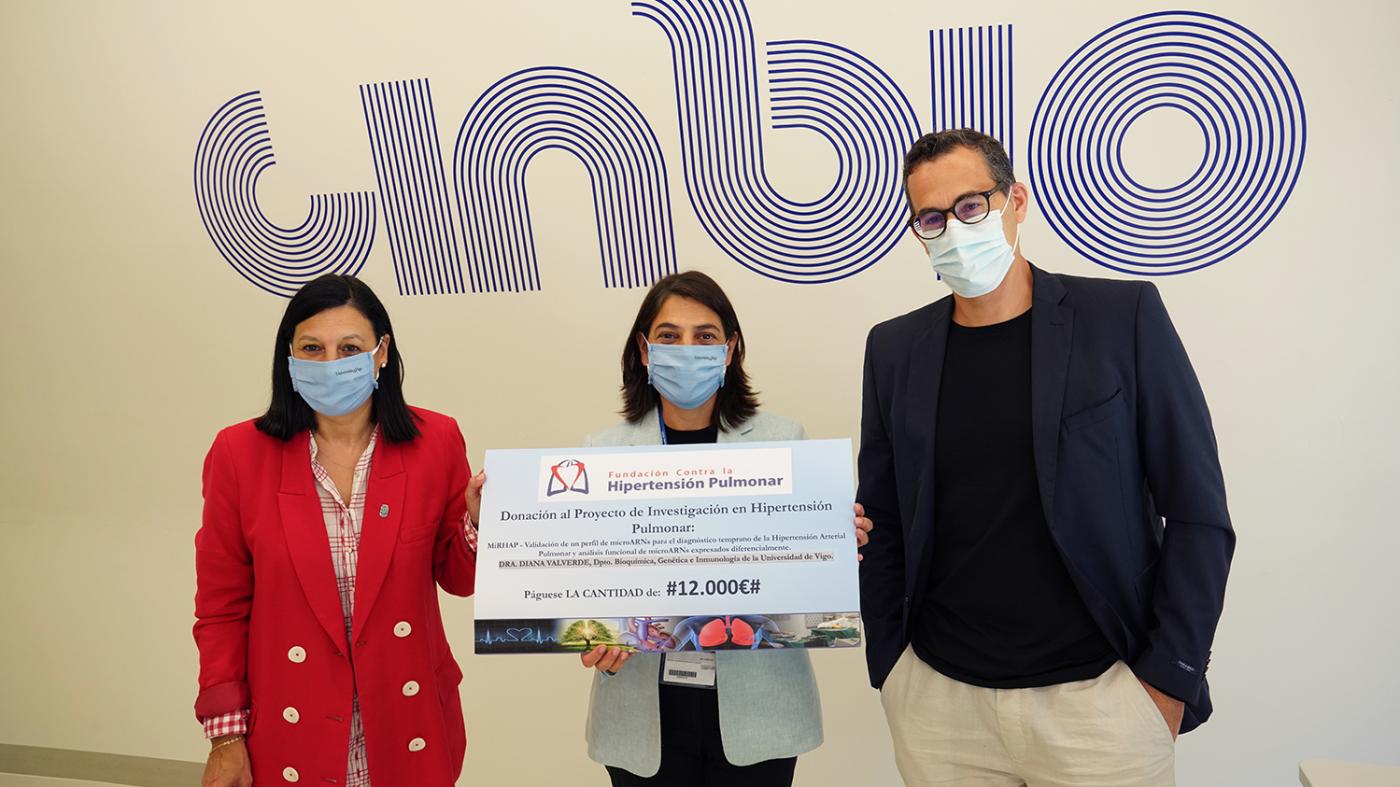 Acto de entrega de cheque da Fundación Española contra a Hipertensión Pulmonar