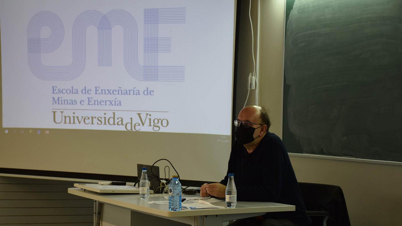 O escritor e activista Carlos Taibo avoga polo decrecemento na Escola de Enxeñaría de Minas e da Enerxía