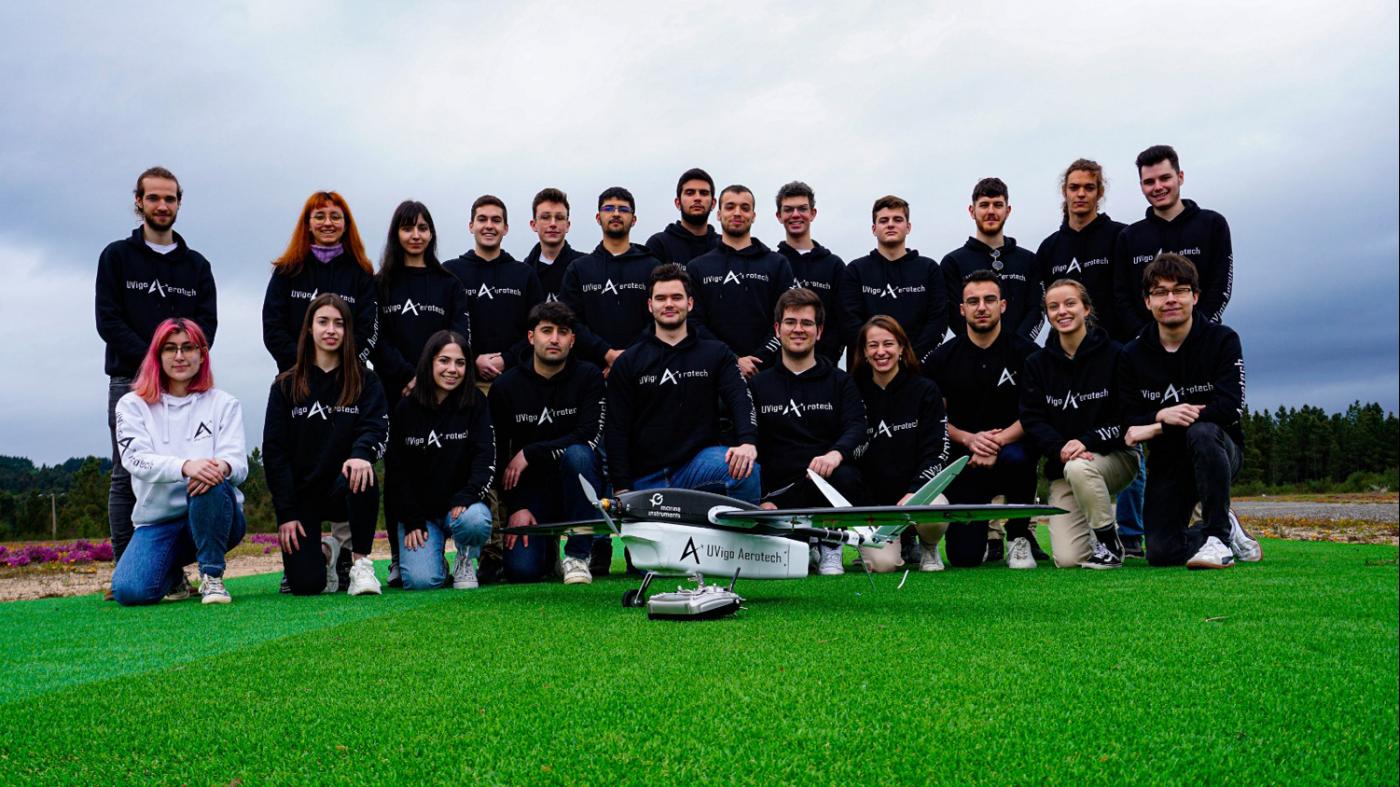 O equipo de aeromodelismo da UVigo e o seu drone CORV-0, listos para competir na Air Cargo Challenge 2022 en Alemaña