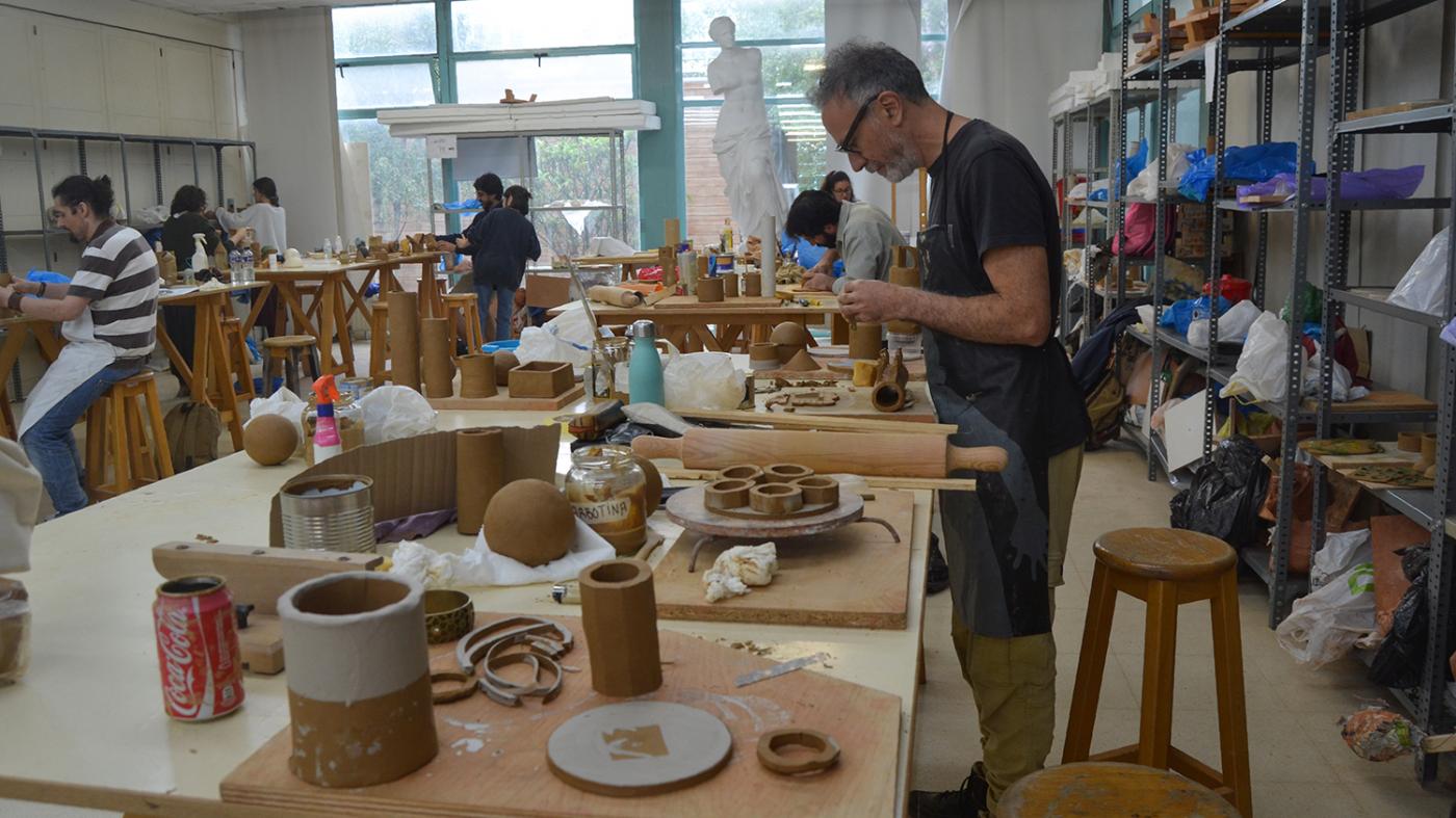 O alumnado de Belas Artes continúa explorando as posibilidades creativas da cerámica