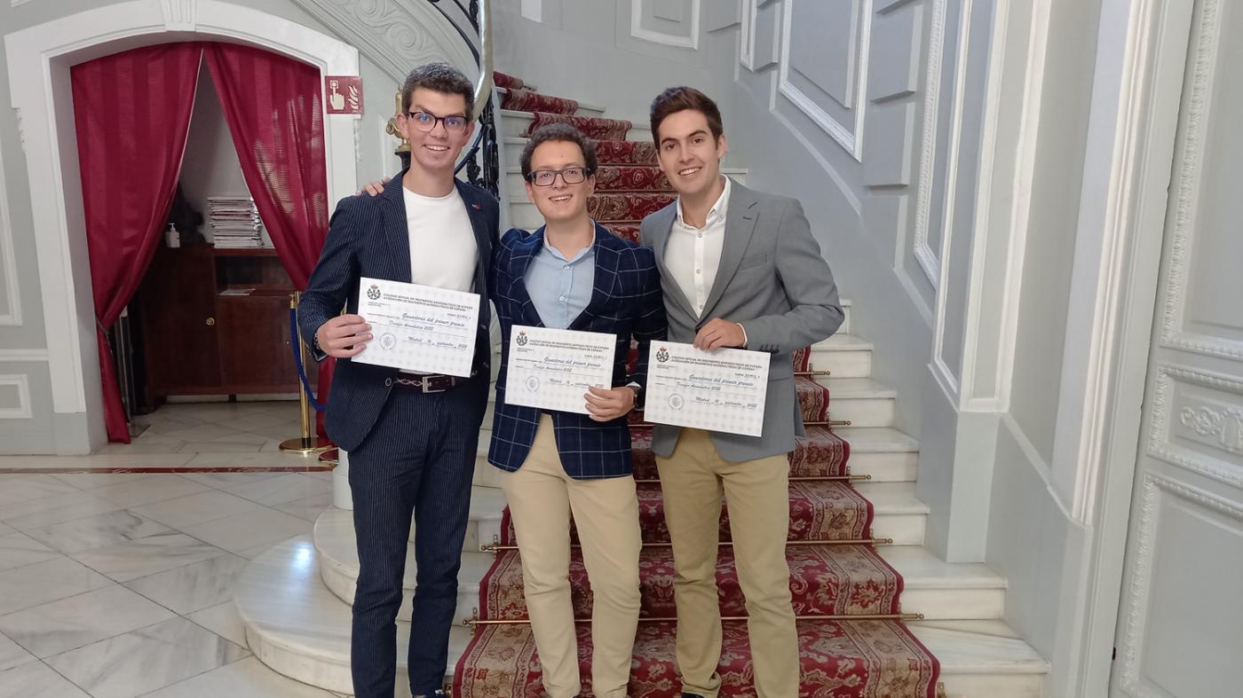 Tres estudantes da UVigo gañan o Desafío Aeronáutico 2022