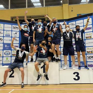 O equipo masculino de natación gaña o Campionato Galego Máster de Verán