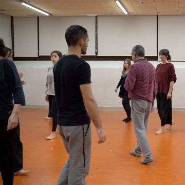 18 persoas participan este cuadrimestre na aula de danza contemporánea 