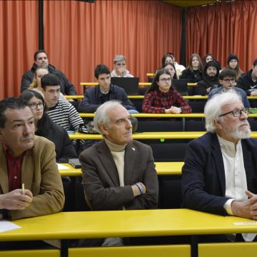 Alumnado de Historia achégase ao papel do Parlamento de Galicia