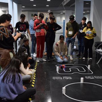 600 estudantes de institutos e universidades de toda Galicia poñen a proba os seus robots na EE Industrial