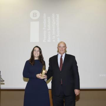 A Fundación Banco Sabadell entrega á investigadora Elena Ojea o seu Premio á Sostibilidade Mariña
