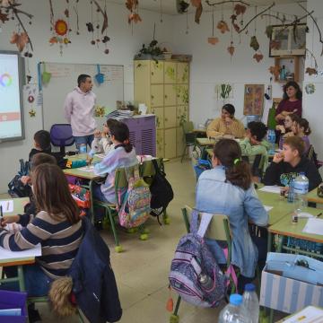 Máis de 800 nenos e nenas de Vigo e Pontevedra achéganse ás matemáticas como unha “ferramenta necesaria” para comprender o mundo
