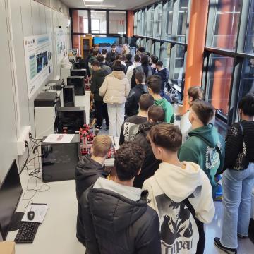 A Escola Superior de Enxeñaría Informática recibe a visita de alumnado portugués 