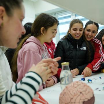 O campus de Vigo abre os seus laboratorios a máis de 200 mozas na procura das investigadoras do futuro