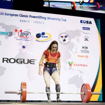 A alumna Sofía Martínez acada podio en tres categorías do Campionato Europeo Universitario de Powerlifting 