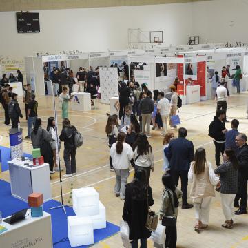 A Feira EmpregoInCampus Ourense xunta a arredor de 400 estudantes e 70 empresas e institucións