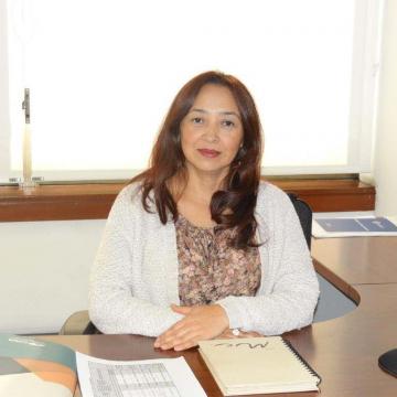 Luz Amparo Macías, autora da tese